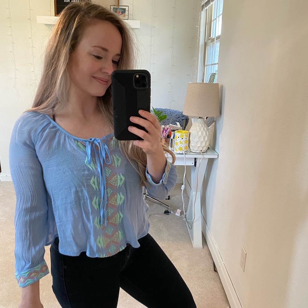 Light blue, short waisted, 3/4 sleeve blouse